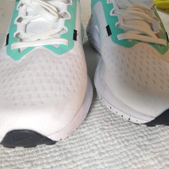 Nike women's  size  8   white / aqua-mint  athletic sneakers - Picture 6 of 13